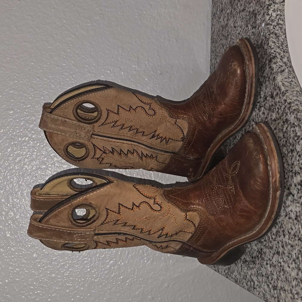 Kid boots